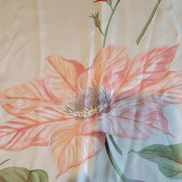 Salvatore Ferragamo Red and Cream Floral Scarf Made In Italy - Picture 6 of 16